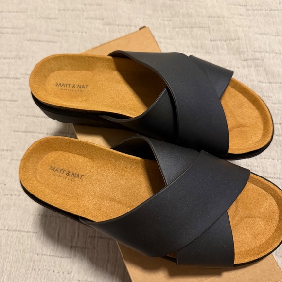 Matt & Nat Mandi Vegan Sandal in Black Size 8 - Picture 4 of 5